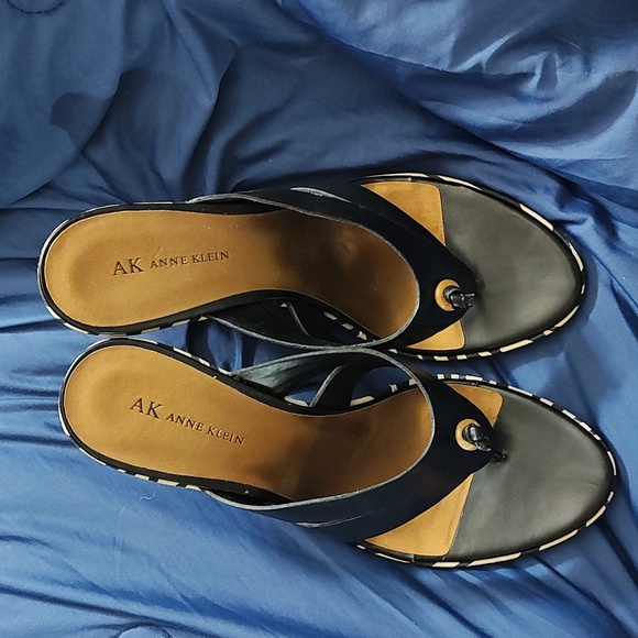Women's Size 10M Sandals - Picture 6 of 6